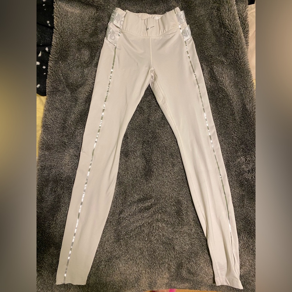 Warm stylish leggings from Nike in size small